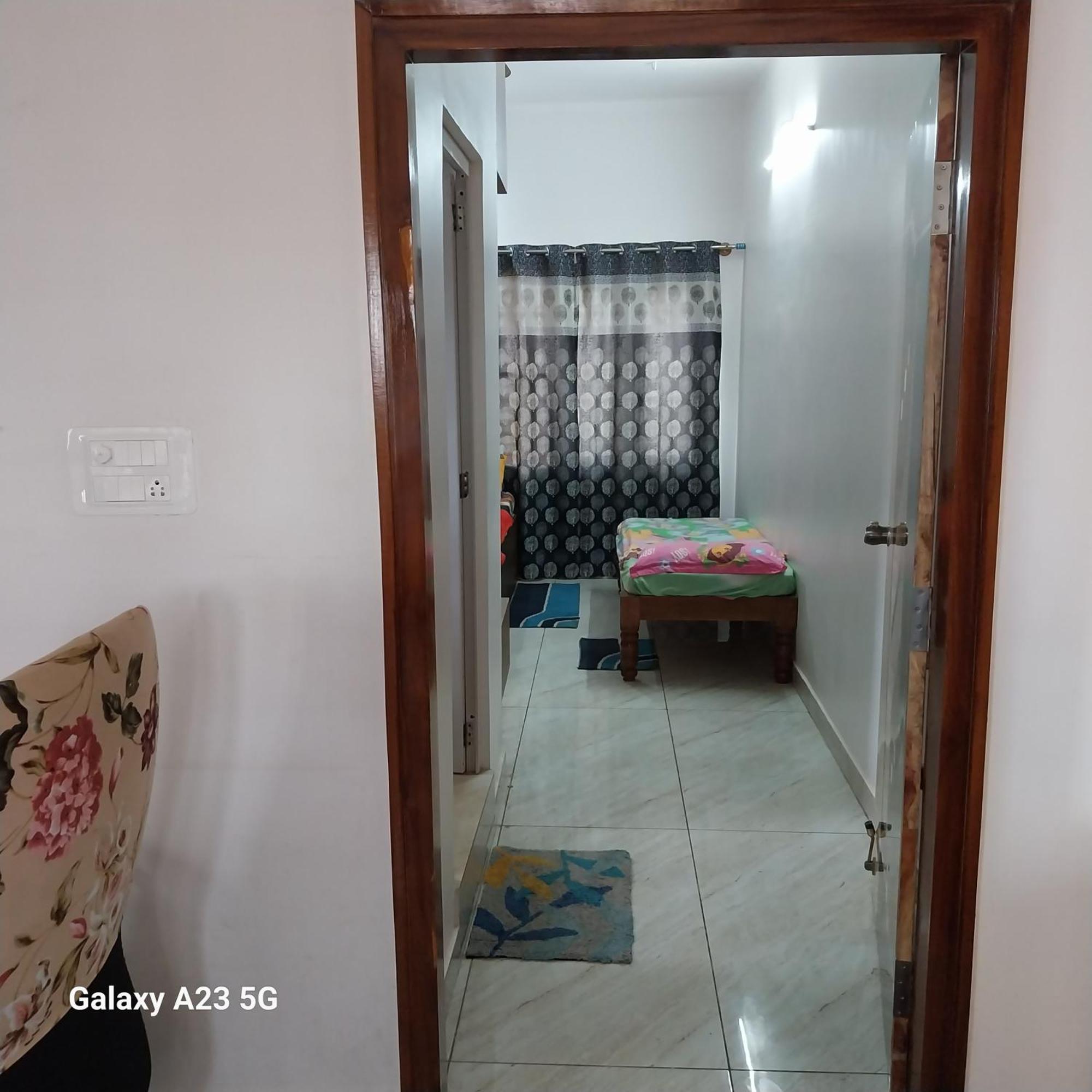 King Sized Bedroom & Kitchen for Decent Couples & Families Mysuru Zewnętrze zdjęcie