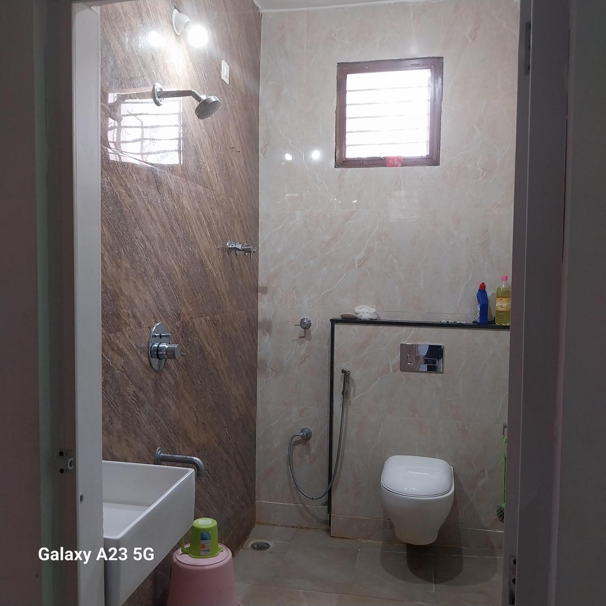 King Sized Bedroom & Kitchen for Decent Couples & Families Mysuru Zewnętrze zdjęcie