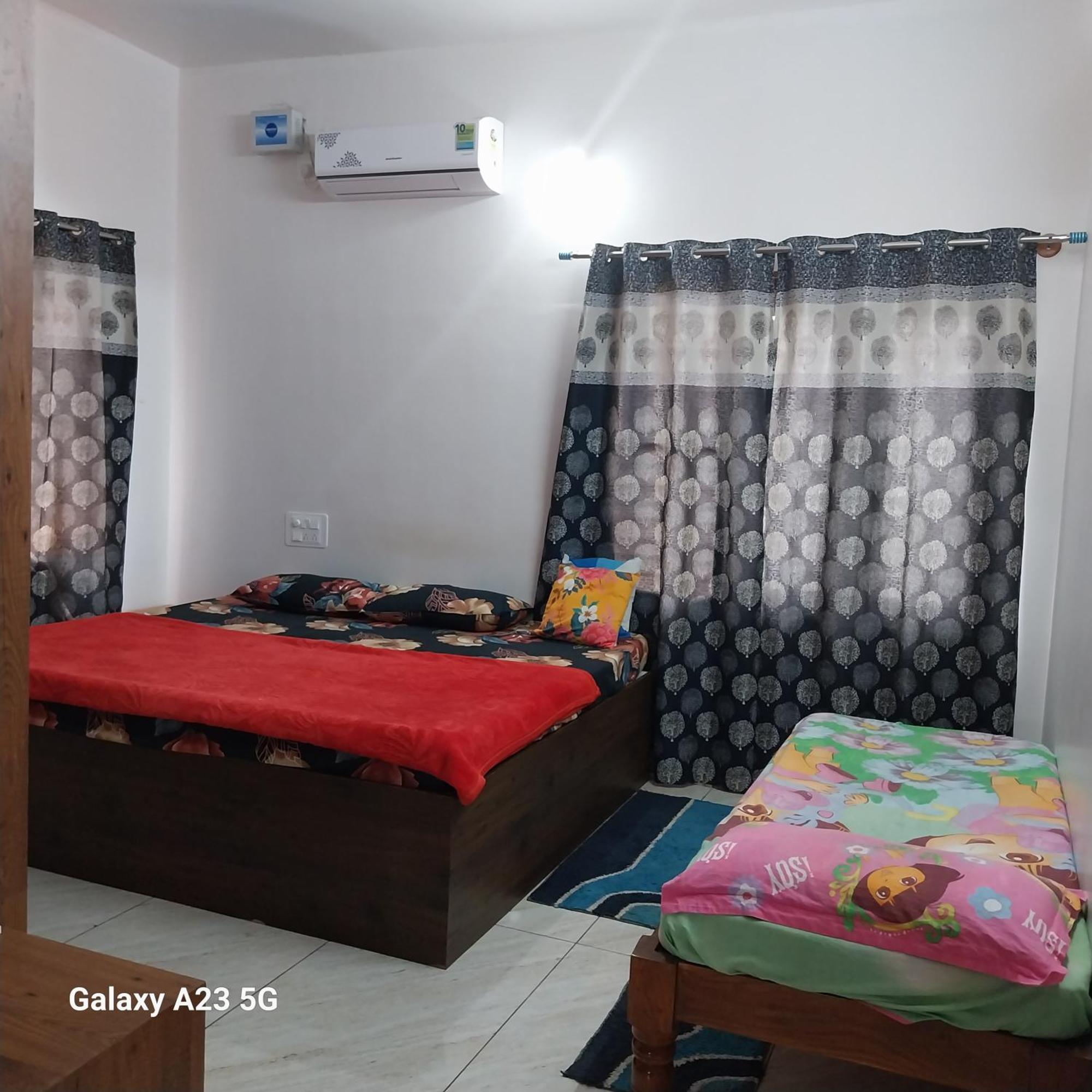 King Sized Bedroom & Kitchen for Decent Couples & Families Mysuru Zewnętrze zdjęcie